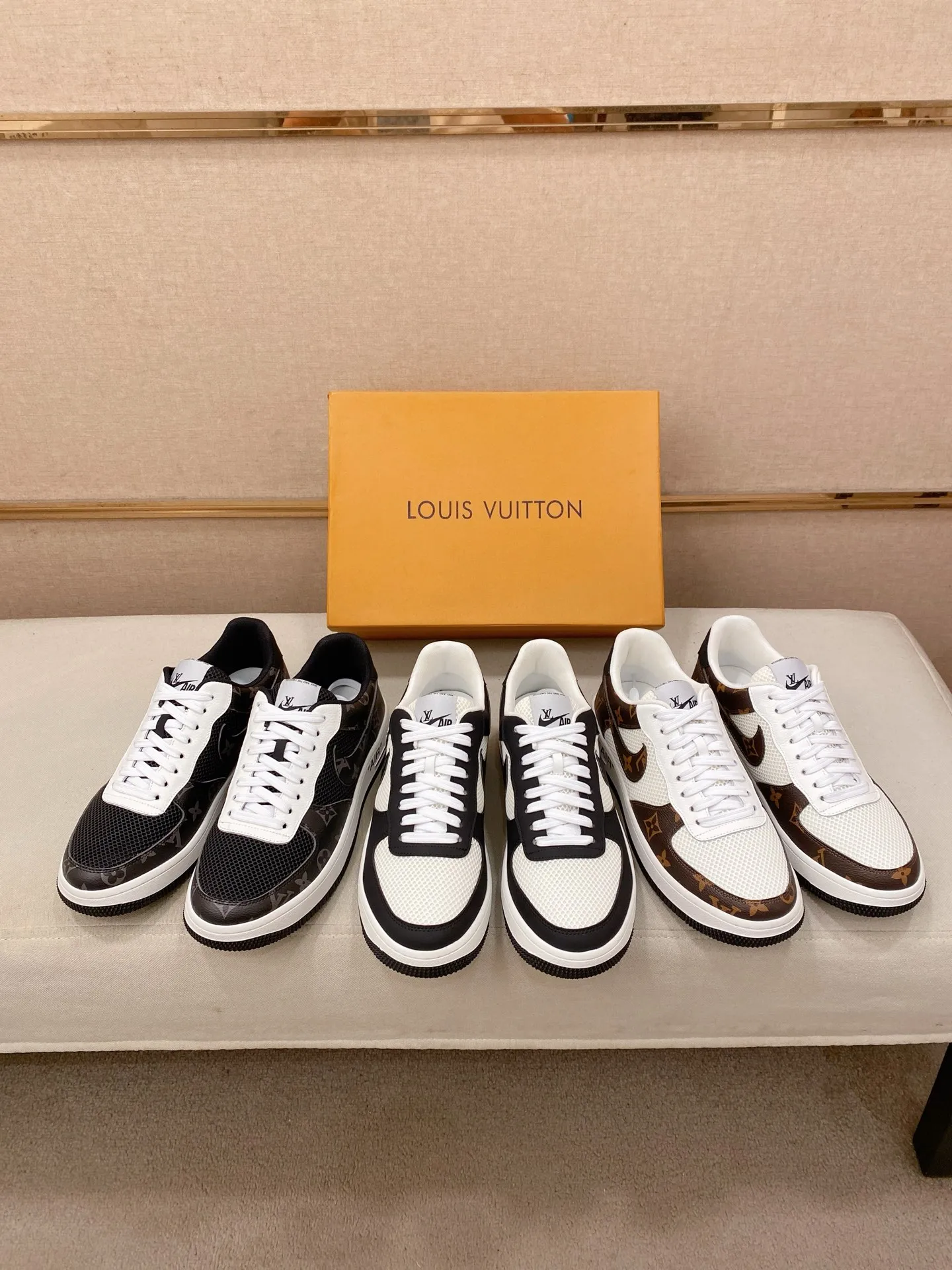 Men's shoes💰 440💰Louis Vuitton (Louis Vuitton/LV) top 🔍🔍 new models are on sale at the same time, the upper 🇮🇹 imported Italian first-layer cowhide, fully imported mesh breathable lining 💪💪, completely 1⃣️compared 1⃣️Reproduction🇮🇹💪💪, ⚠Sole: The original sole is specially provided by the original factory, the exclusive movable molded sole is super comfortable, ⚠Original factory follow-up goods, 🔍🔍high quality, you can enter and leave the counter at will, welcome to compare⚠. Code number: 38-44. Can be customized for 45 non-refundable!